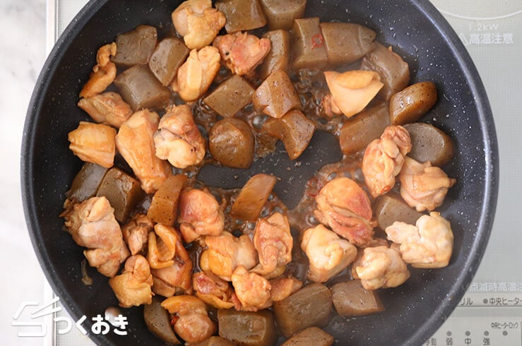鶏肉とこんにゃくの炒り煮の手順写真その３