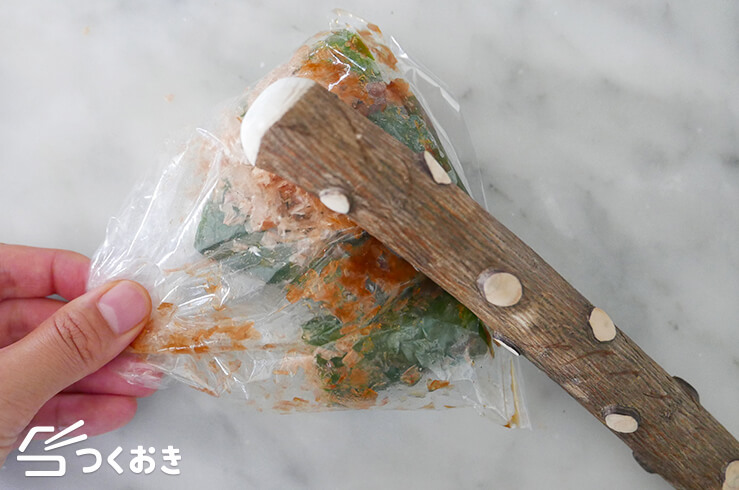 たたききゅうりの梅おかかポン酢和えの手順写真その３