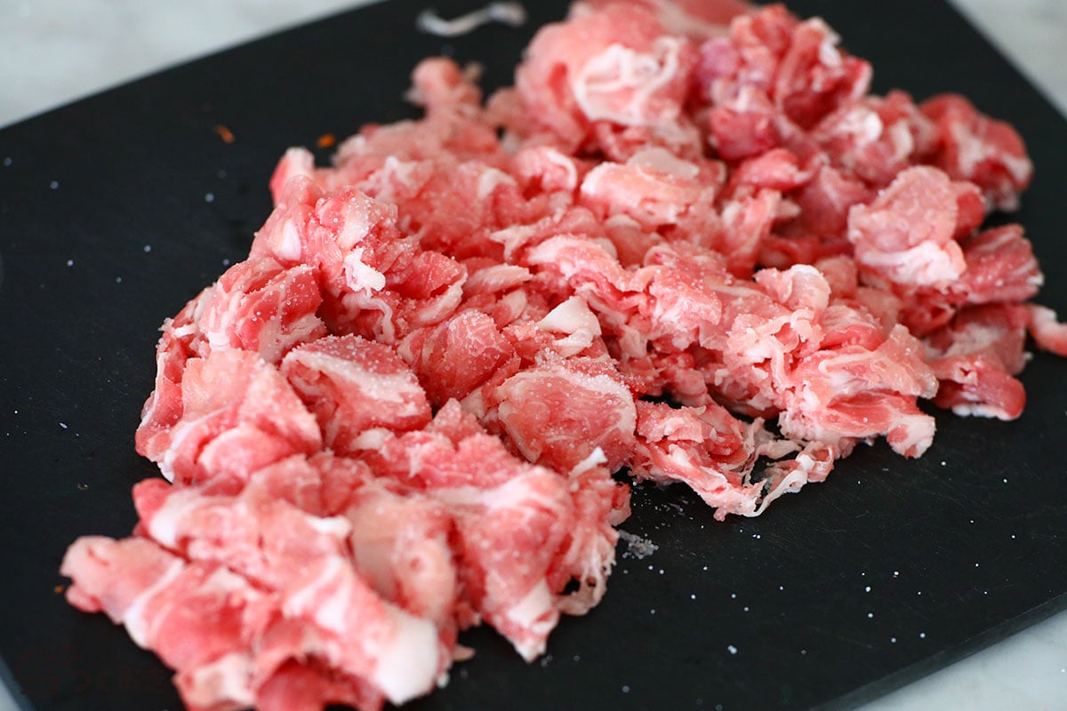 豚肉とたまねぎのみそマヨ炒めの手順写真その1