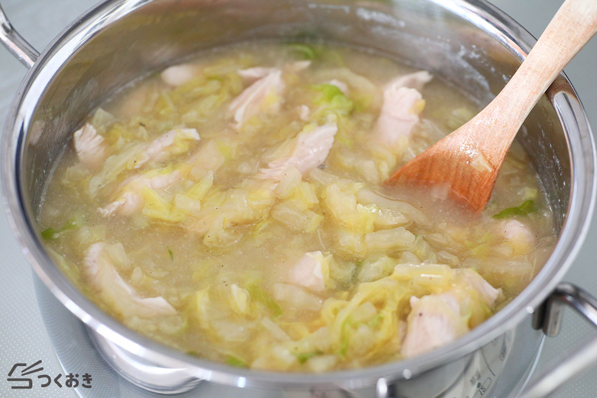 白菜と鶏むねのコンソメスープの手順写真その3