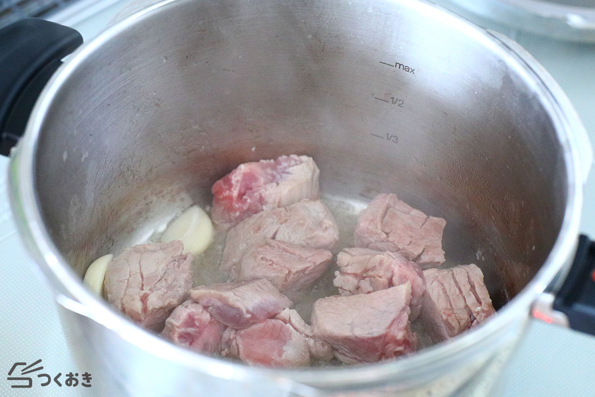 豚肉とじゃがいもの濃厚醤油煮の手順写真その2