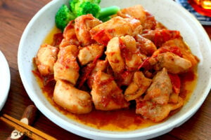 鶏肉とトマトの醤油マヨ炒めの写真