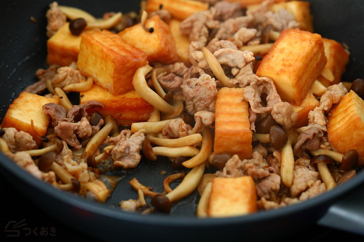 豚肉と厚揚げとしめじの甘辛炒めの手順写真その3