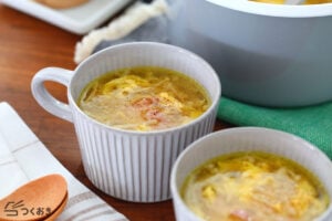 えのきと卵のコンソメスープの写真