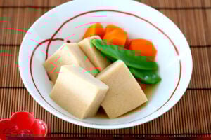 基本の高野豆腐の煮物の写真