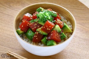 簡単ハワイ気分 まぐろとアボカドのポキ丼の写真