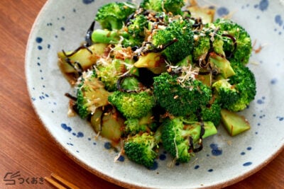 レンジで！ブロッコリーの塩昆布おかか和えの料理写真