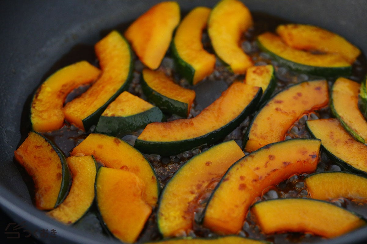 チンして焼くだけ！かぼちゃの甘辛焼きの手順写真その3