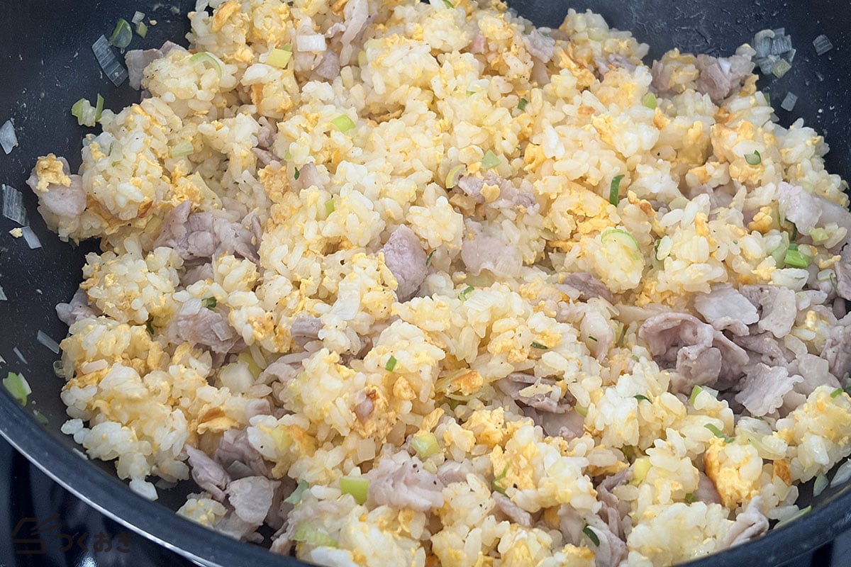 パラパラに作れる!基本のチャーハンの手順写真その4