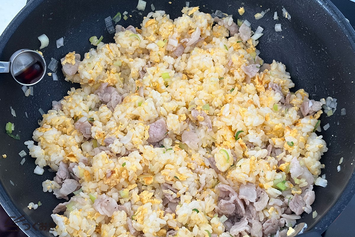 パラパラに作れる!基本のチャーハンの手順写真その5