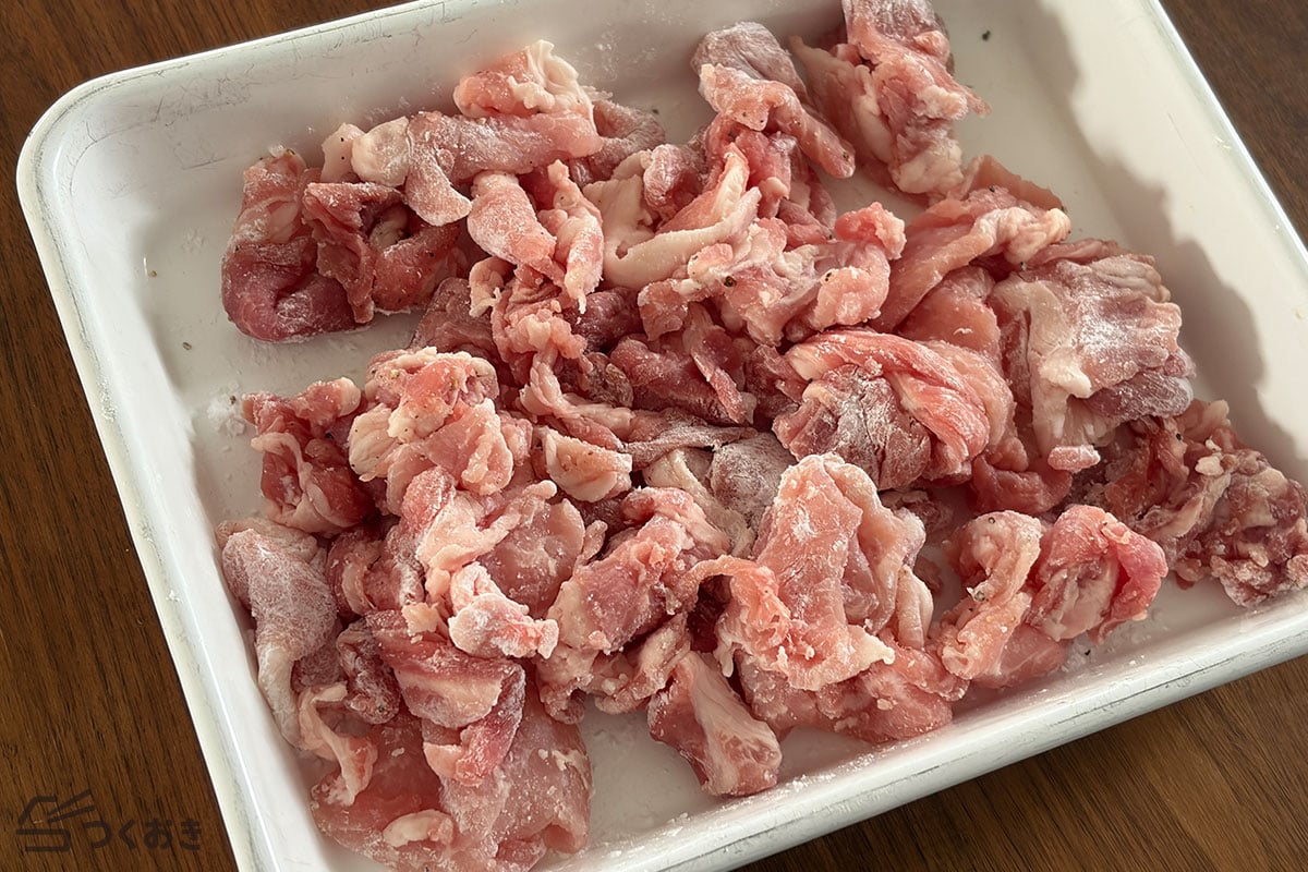包丁いらずで簡単!豆苗と豚肉の中華風炒めの手順写真その2