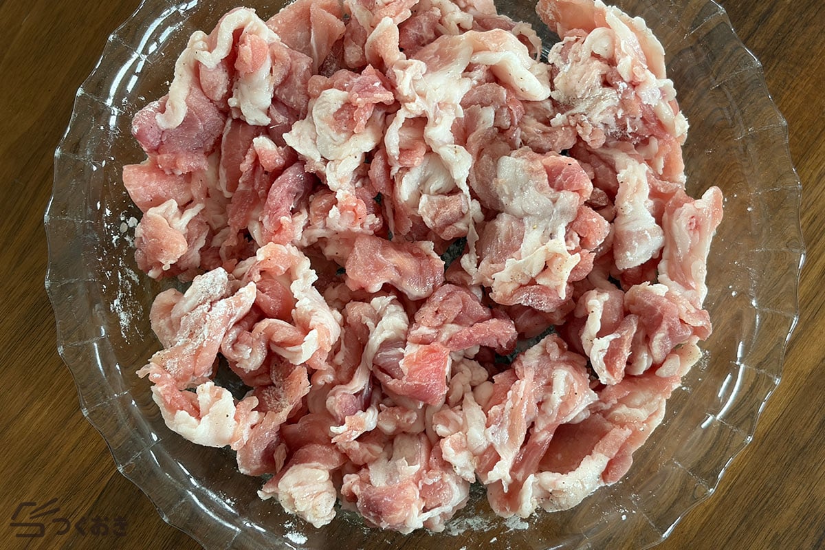 ニンニクの芽と豚肉のオイスター炒めの手順写真その2