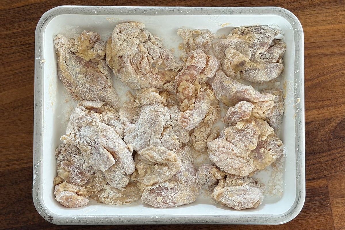 カリッとジューシー！基本の鶏の唐揚げの手順写真その2