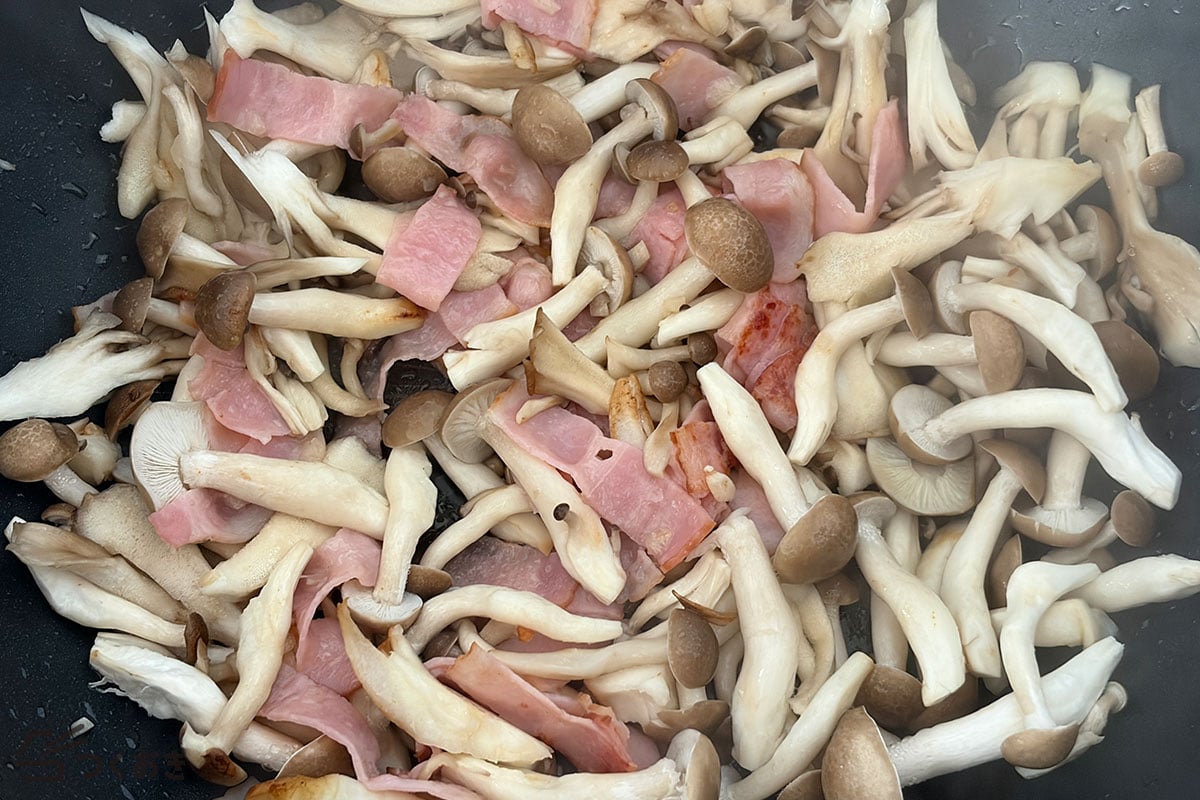 きのことベーコンのめんつゆ和風パスタの手順写真その3