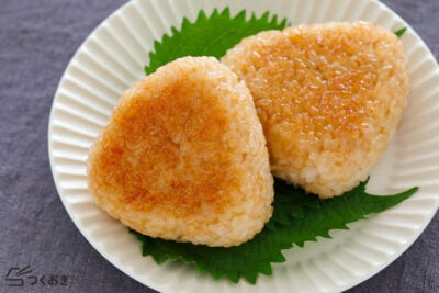 カリッと香ばしい！基本の焼きおにぎりの料理写真