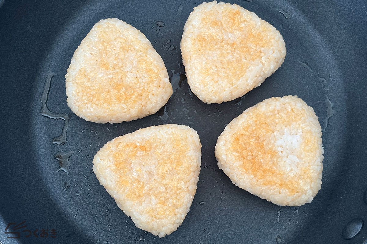 カリッと香ばしい！基本の焼きおにぎりの手順写真その4