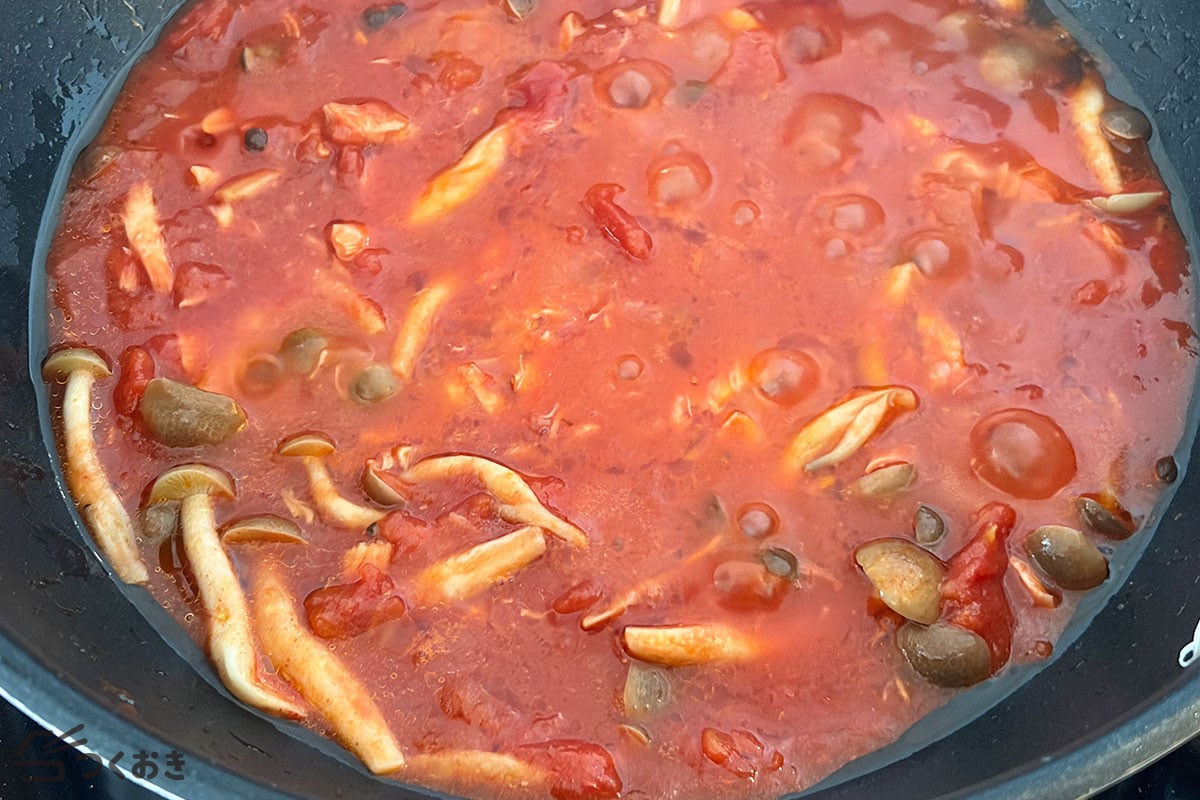 ワンパンで◎ ツナとしめじのトマトパスタの手順写真その2