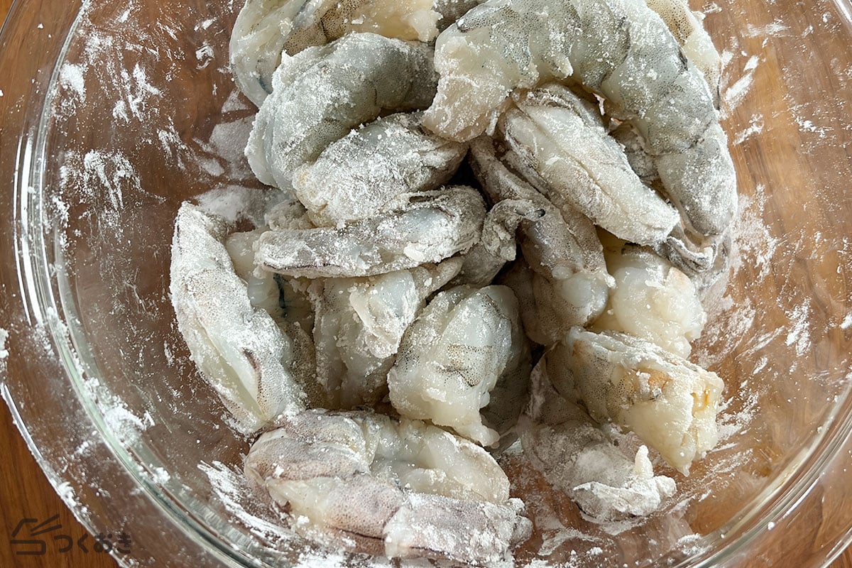 簡単なのに本格味！基本のエビチリの手順写真その1